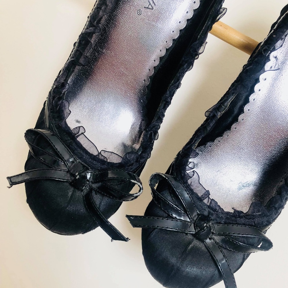 Wild Diva Size 6 Black Heels with Bow
